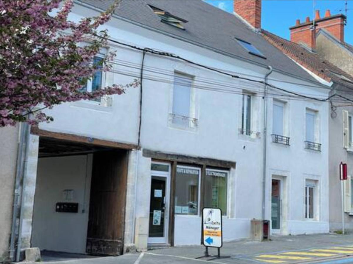 Appartement Avec Parking Gratuit Et Wifi Vierzon Exterior photo