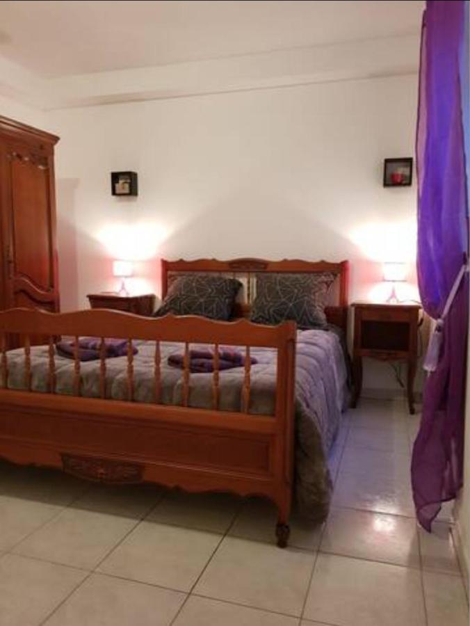 Appartement Avec Parking Gratuit Et Wifi Vierzon Exterior photo