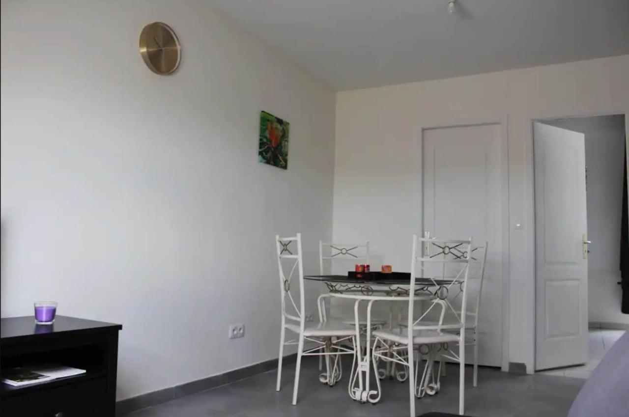Appartement Avec Parking Gratuit Et Wifi Vierzon Exterior photo